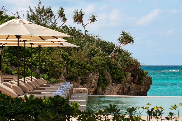 細部に至るまで周辺に広がる自然とのハーモニーを重視した建築・デザインで、穏やかで静かな宮古島での特別感に満ちたステイを演出。