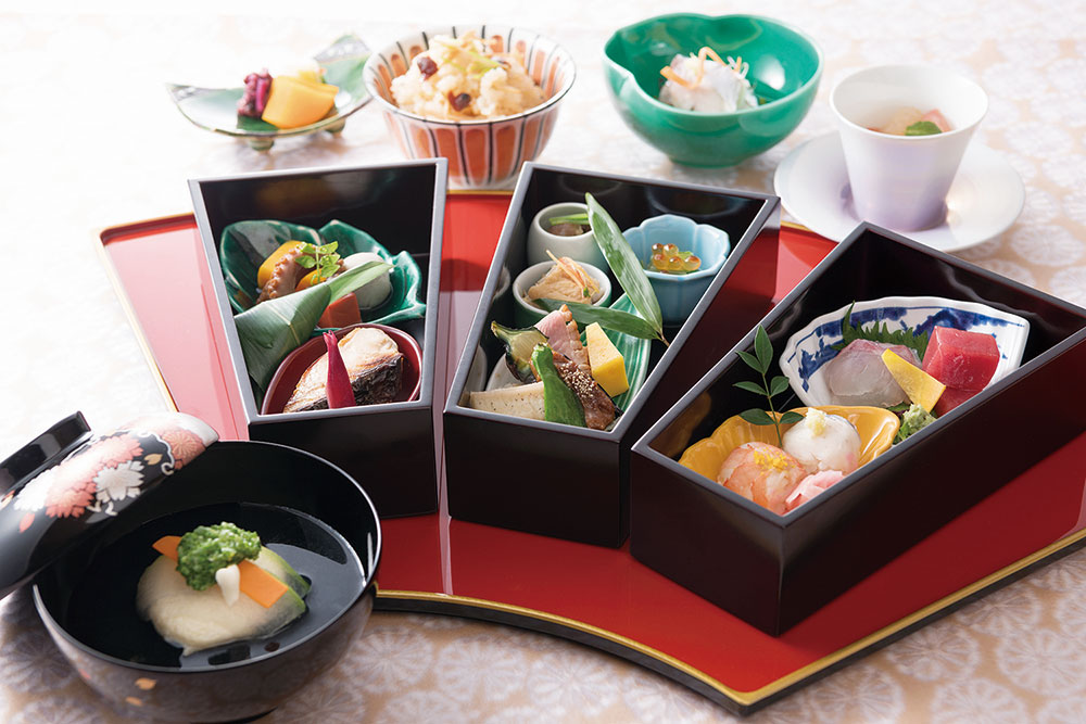 日本料理「彩羽(いろは)」のメニュー例。料理長がこだわり、選び抜いた旬の食材をふんだんに使い、日本の四季を感じられるメニューをラインアップ。