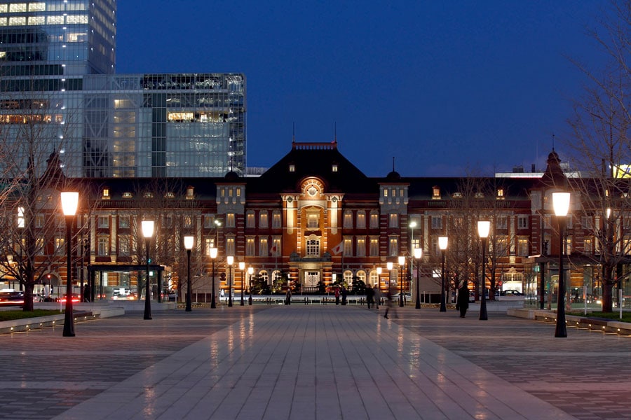 首都を象徴する名建築である東京駅舎のなかに、エレガントな非日常の空間が広がっています。