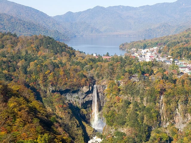 中禅寺湖から一気に流れ落ちる 華厳の滝は日本三名瀑のひとつ | 今日の絶景