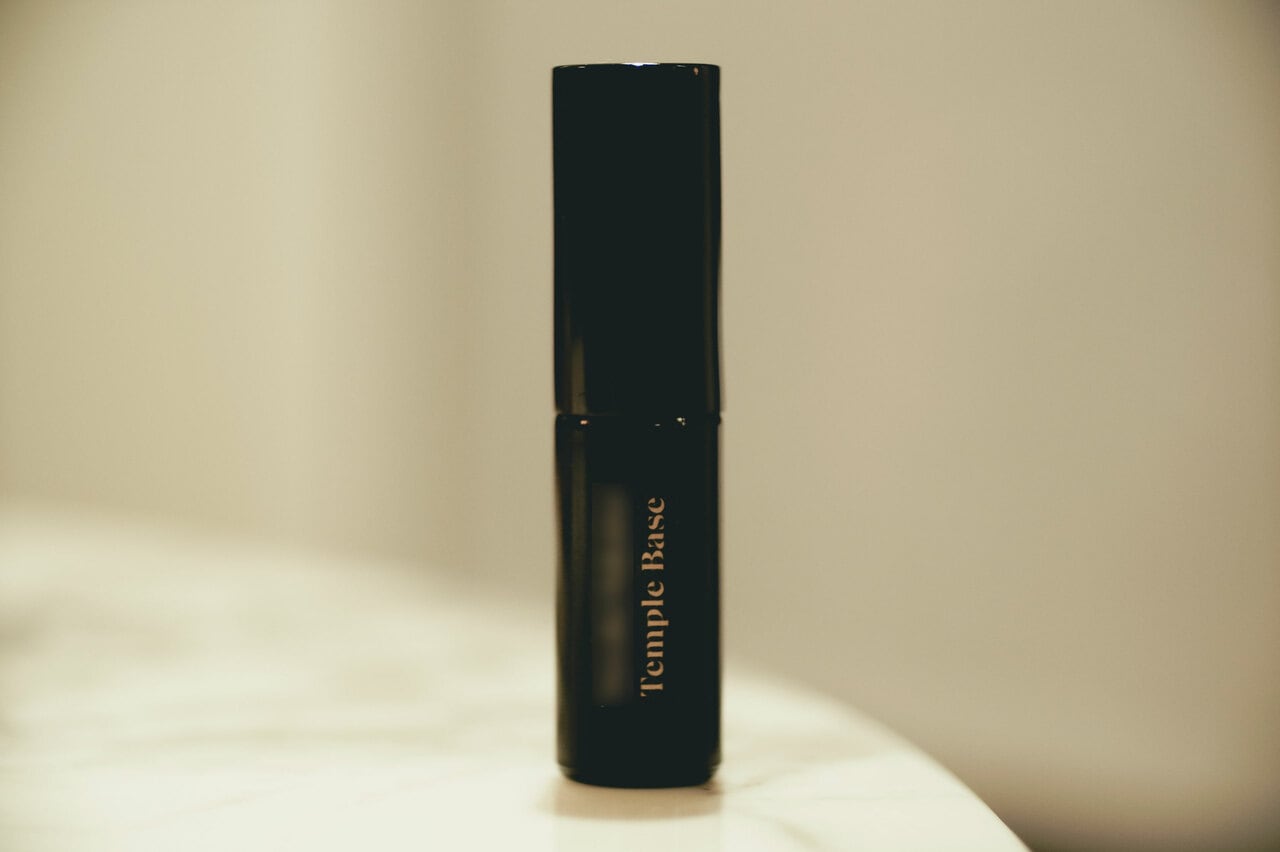 BESPOKE FRAGRANCE。「お試し調香」10mL 60,000円、「たっぷり調香」50mL 120,000円。