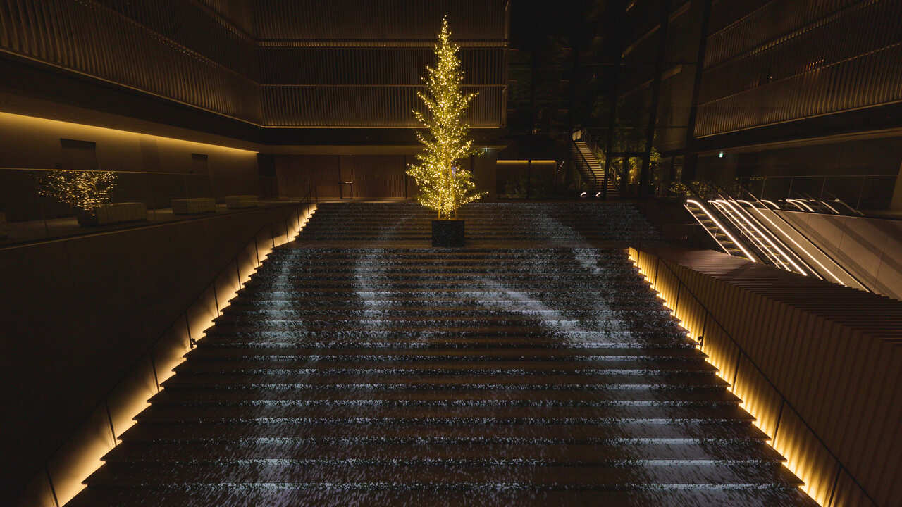 「千条の流れ」 クリスマスバージョン。写真は2024年のもの。