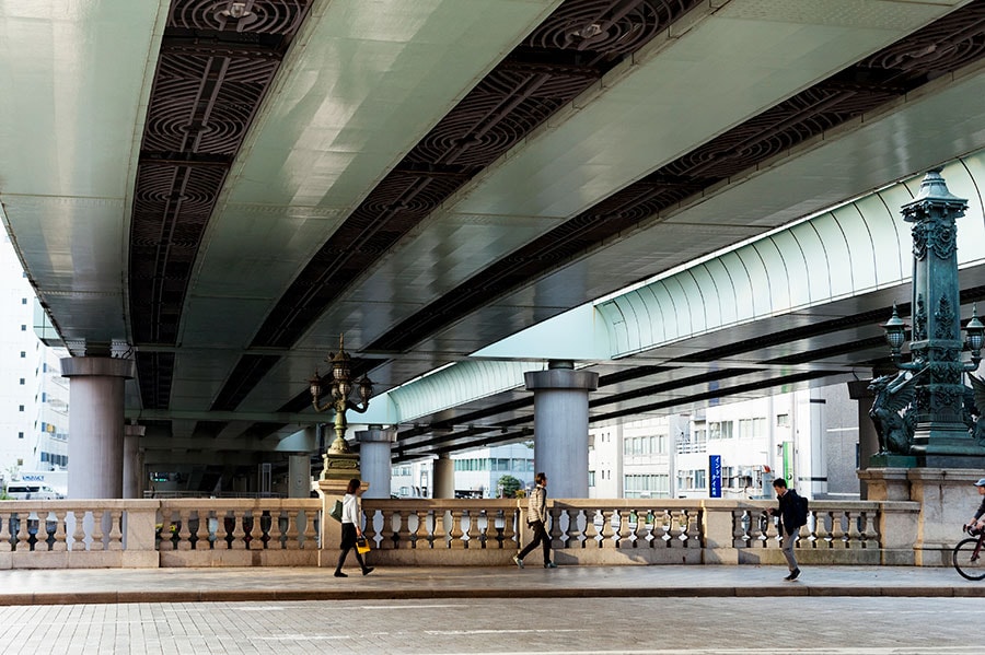 江戸から400年、現在の壮麗な日本橋。