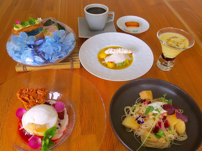 【美品】ASSIETTE DE DESSERT アシェット•デセール3冊セット 大阪府箕面市］一皿一皿目の前で仕上げられる、料理を巧みに組み込んだ