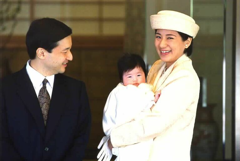 2002年3月、お宮参りにあたる「賢所皇霊殿神殿に謁するの儀」に臨まれた　©JMPA