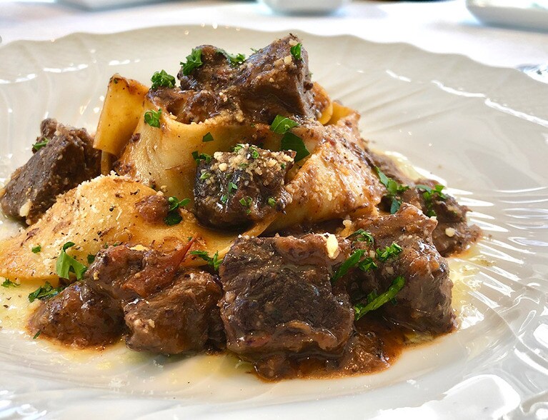 濃厚なソースがよく絡む幅広のパスタで美味しさも倍増！　ゴロゴロとしたイノシシは予想に反してマイルドな味わい。