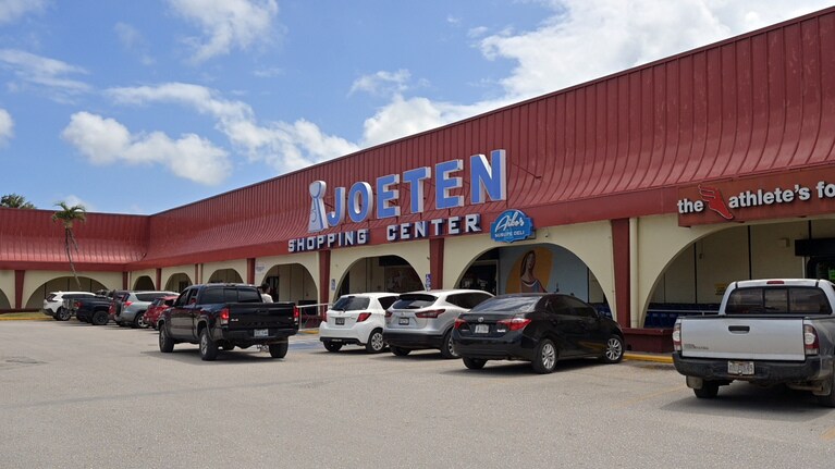 地元で展開しているスーパーマーケットは強い味方。