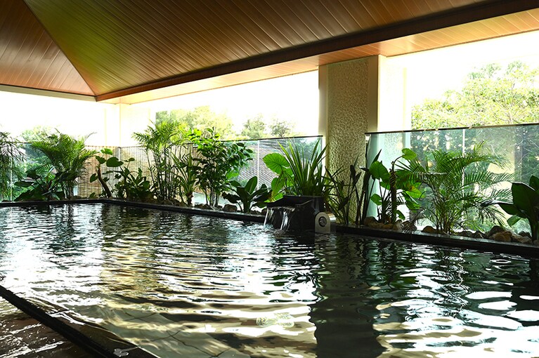 島風を感じる大浴場で、疲れを洗い流して。
