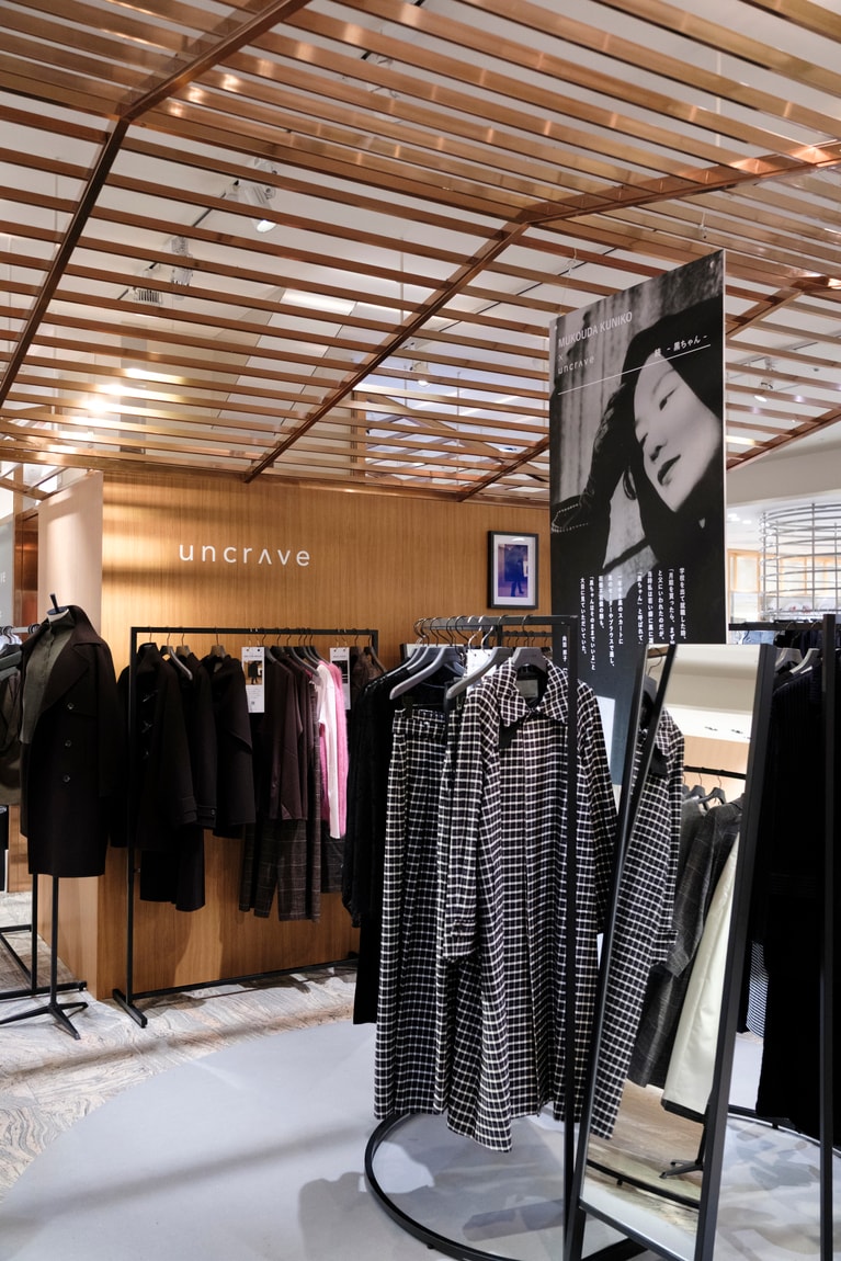 新作の展示スペースは二か所。アンクレイヴの店舗と、通路を挟んだエリア「つながりの場」。
