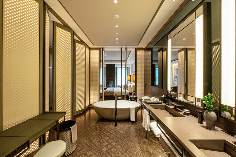 部屋の仕切りを開閉できる風通しのよいレイアウト。