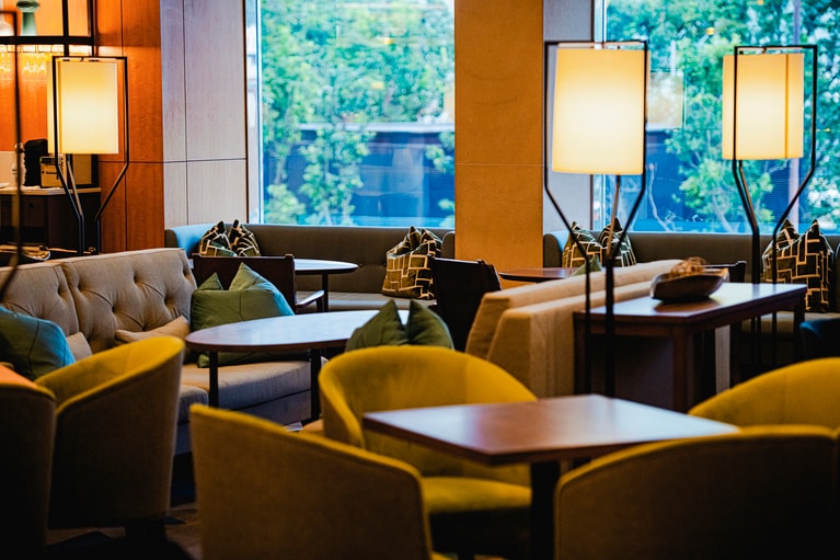 ラウンジ 「シーウインド」。