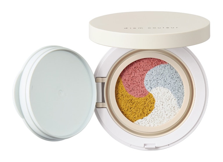 【クッションファンデーション】ディエム クルール カラートリックマルチクッションファンデーション SPF25・PA++ 全2色 各7,370円。