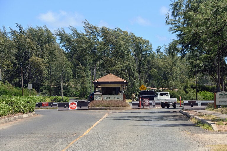 道を進んだ先にある、一番奥のゲート。ここから先は週末でも立ち入り禁止。