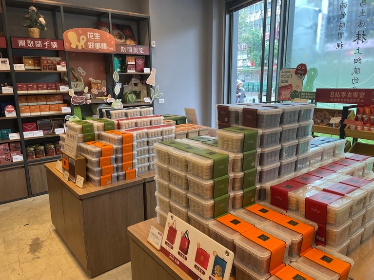 主力商品のエッグロールのほかにも、お茶請けにぴったりな台湾らしい商品が揃っています。