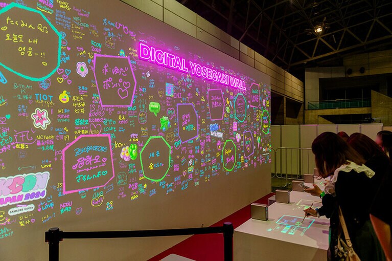 デジタルの寄せ書きコーナーも。