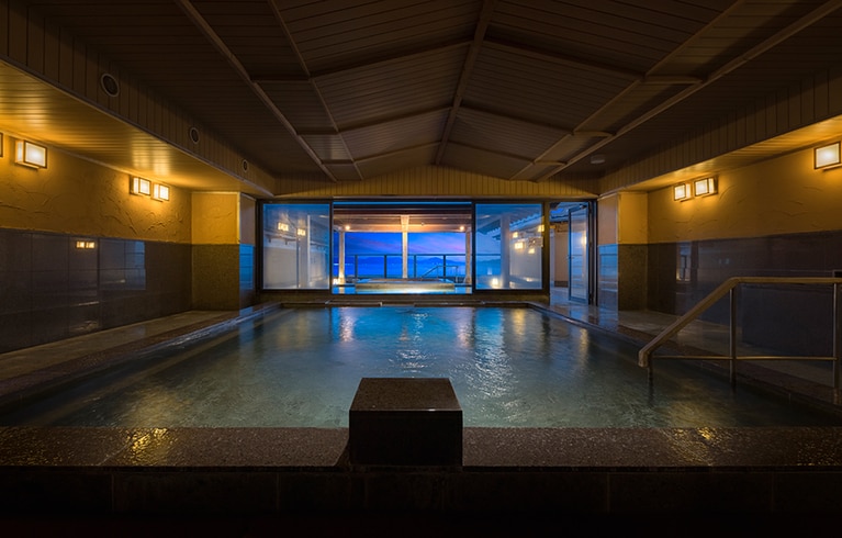 旬景浪漫 銀波荘［愛知／西浦温泉］大浴場 風澄乃湯 内湯。