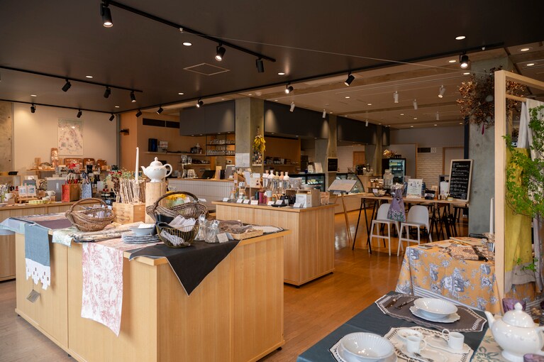 CERCLE plus wine & deliでセレクトしているアイテムはどれも生活に彩りを与えてくれるものばかり。