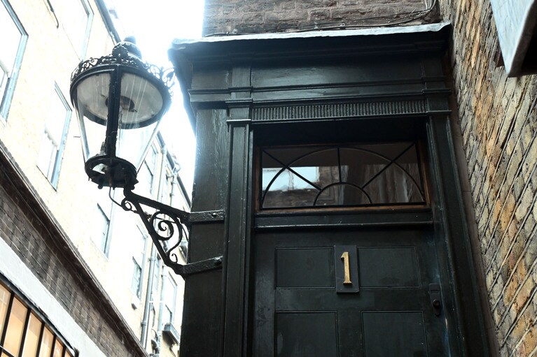 このガス灯がスタジオ撮影になった大きな理由。