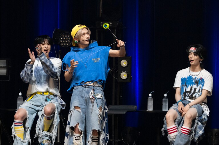 ヨーヨーパフォーマンスを披露。