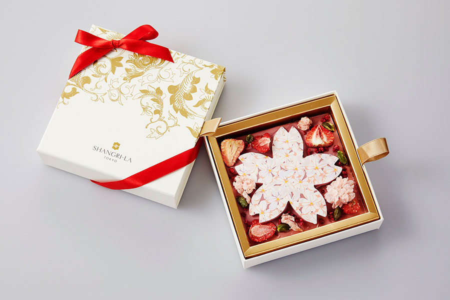 「桜ルビーチョコレート」箱あり4,000円、箱なし3,500円。