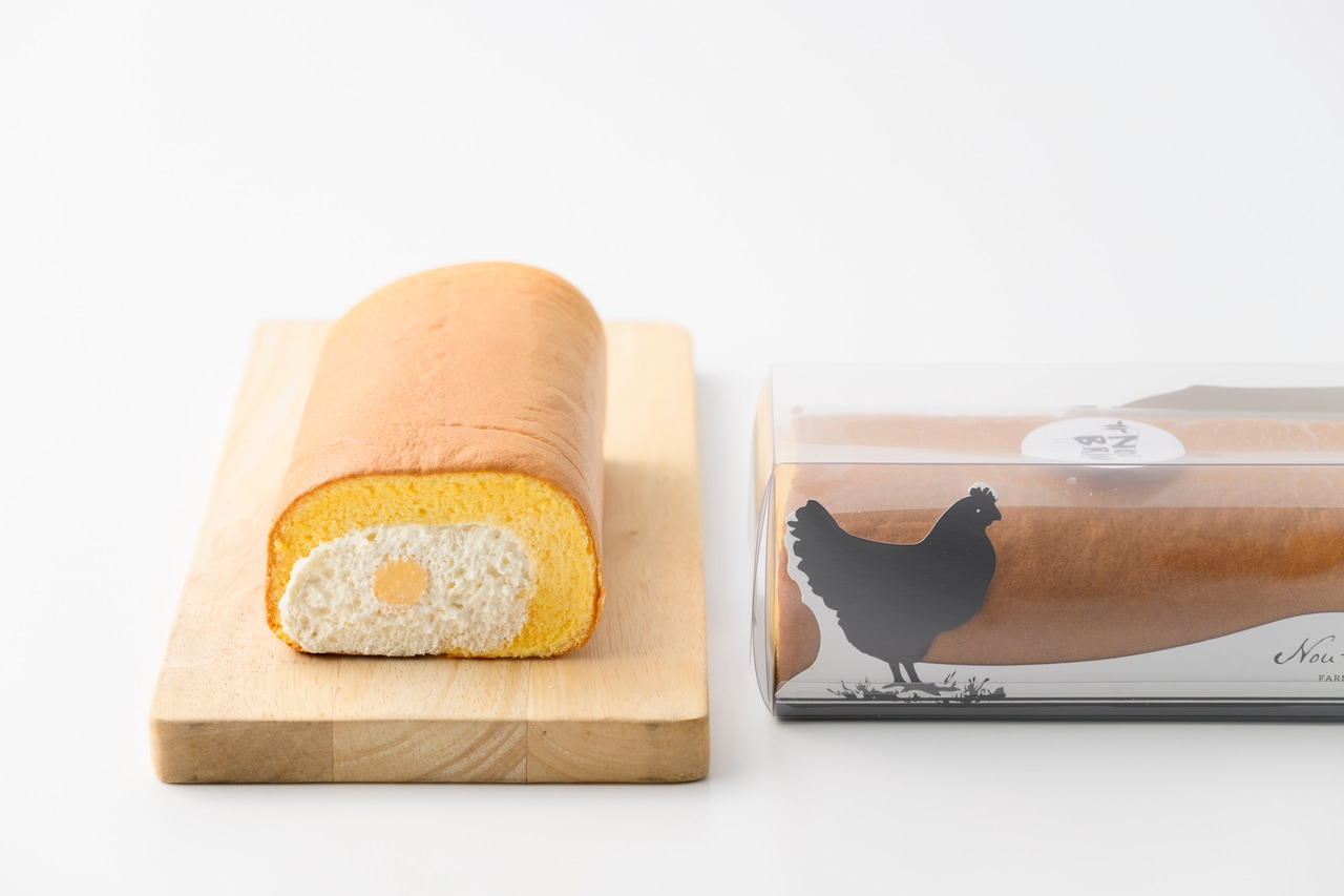 知多の名古屋コーチン卵ロール 各2,052円（直径17cm）。