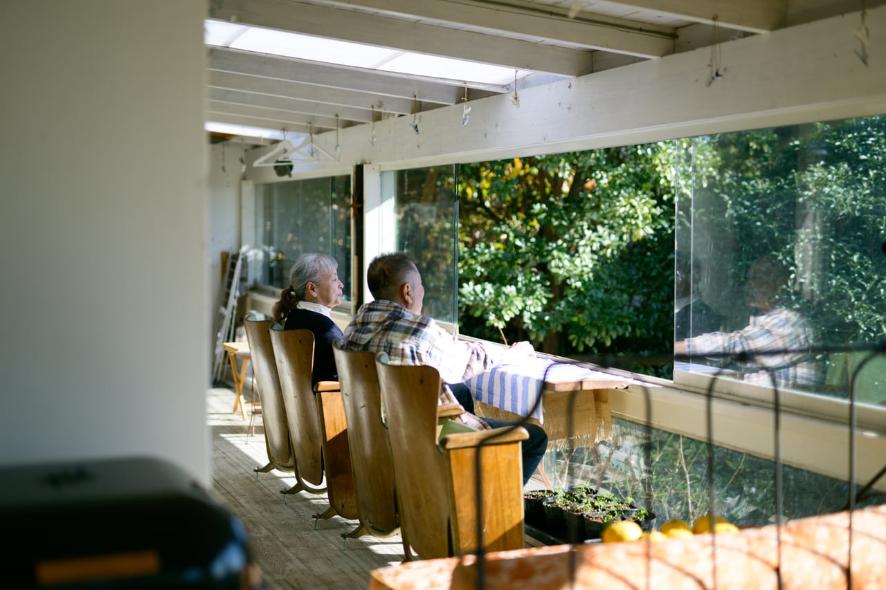 絵になる椅子はフランスの映画館で使われていたもの。