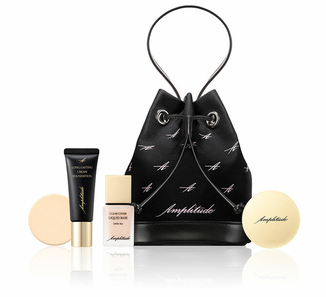 Amplitude ベースメイクキット b LC 全2種 各12,100 円(数量限定発売中)。