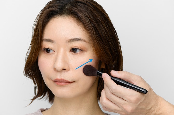 2ページ目)“発色しない”から小顔になれる!? 話題の「ステルスチーク