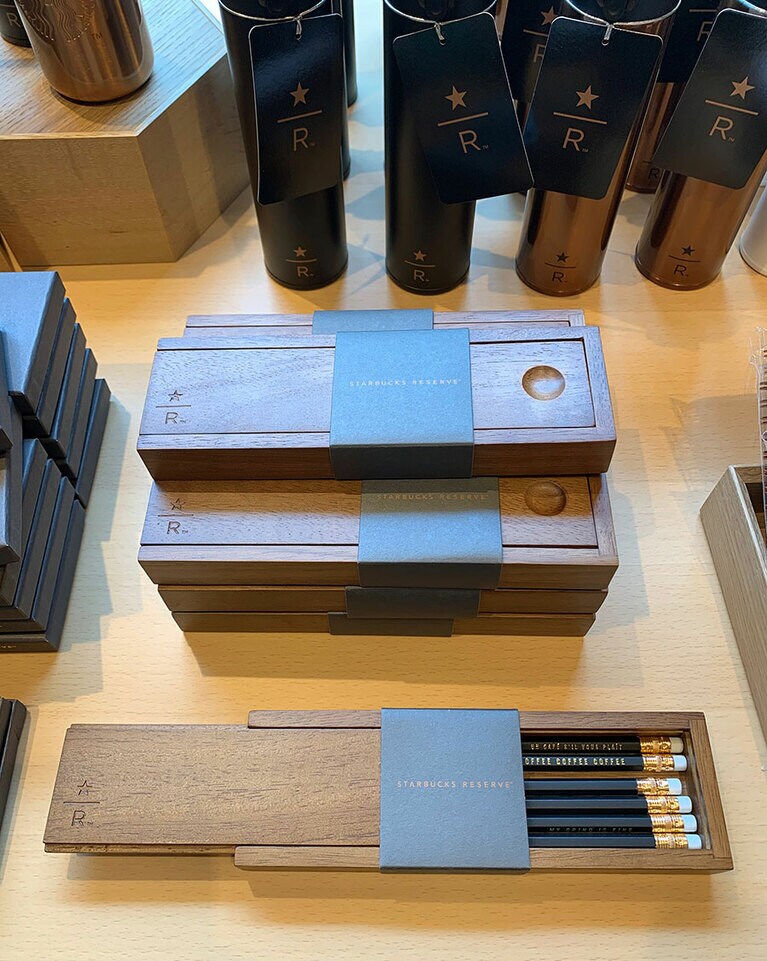 スターバックス リザーブ ペンシルセット 1,900円。