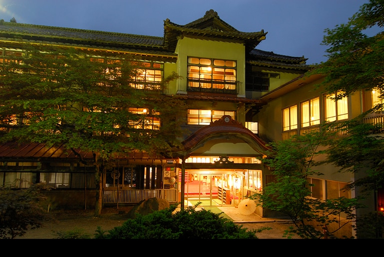 鉛温泉 藤三旅館［岩手／花巻温泉郷鉛温泉］外観。