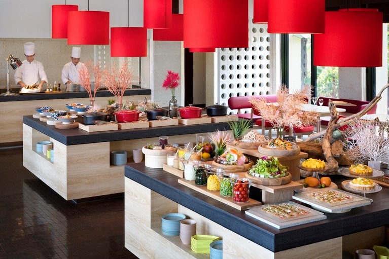 色とりどりの食材、郷土色豊かな料理にテンションが上がる。