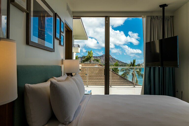 “コーラルリーフ・ペントハウス・スイート”。2ベッドルーム、2バスルームでキチネットなども完備。1泊 4,499ドル～。