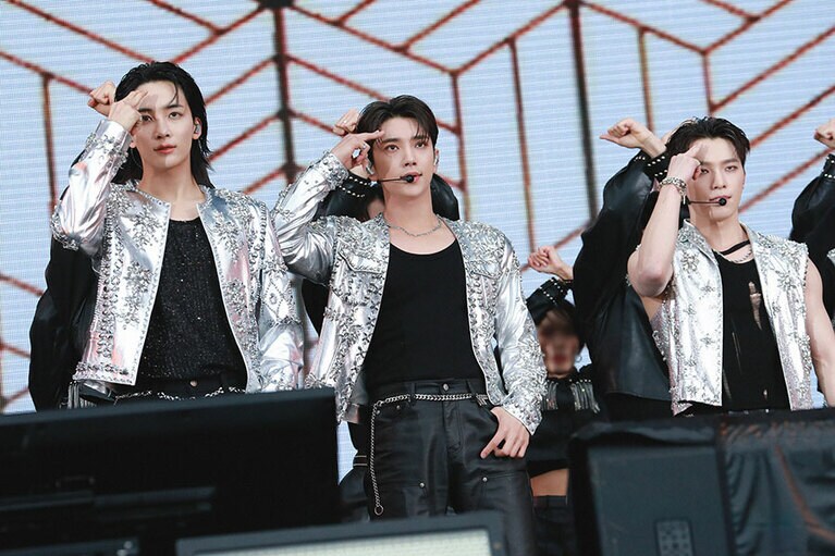 (P)&(C) PLEDIS Entertainment