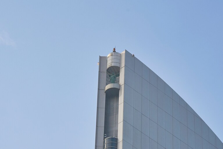 インターコンチネンタルホテルの女神像は、幸運を招くという噂があるのだとか。