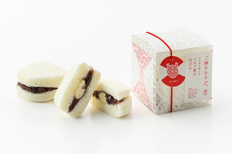 ご縁をむすび® ふんわり蒸したミルク薫る白どら 2個入り 702円／三英堂
