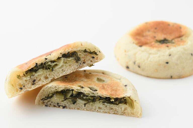 野沢菜おやき 各172円。