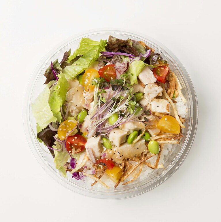 ソルトジンジャーチキン 880円。チキンをメインに、ソルトジンジャーソースで。