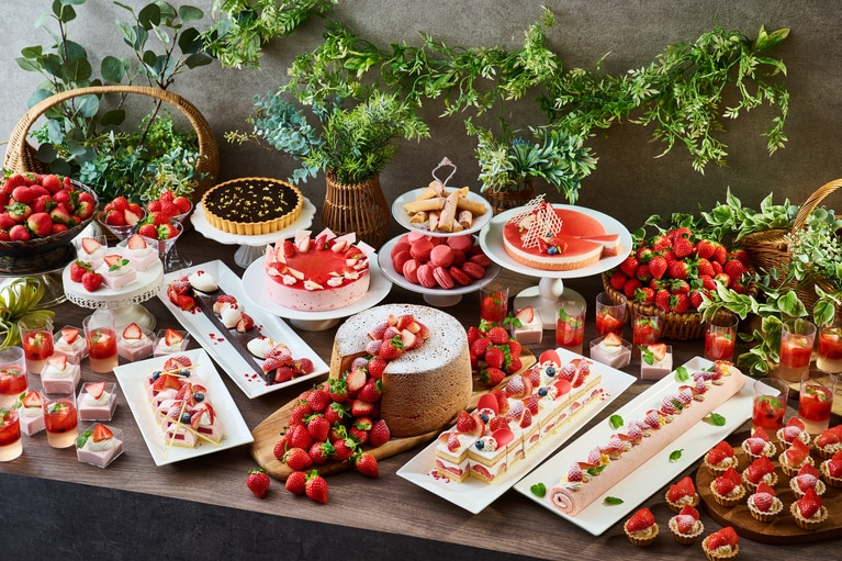 いちごスイーツバイキングのイメージ。1名7,000円（税・サ込）。提供期間／提供中～2026年5月6日 ※～4月5日は全日、4月10日～5月6日は金・土・日・祝の開催。