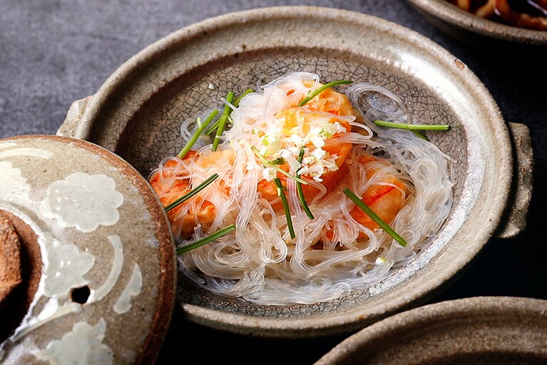 「海老と春雨の上湯スープ煮込み」4,800円。
