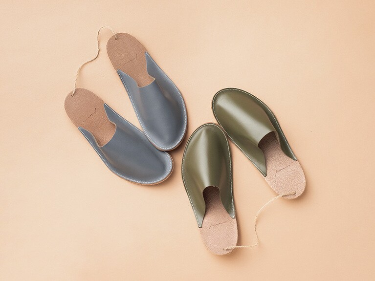 左から：M 約27.5cm、L 約29.5cm 各 5,100円／This___