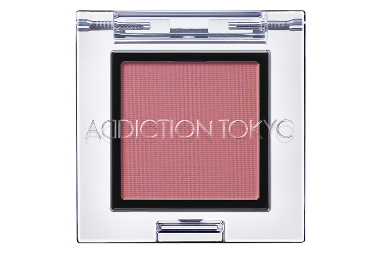 なめらかにのび、見たままの色が鮮やかに発色するマットな仕上がり。MATTE 023M LASCAUX 全29色 各2,000円。