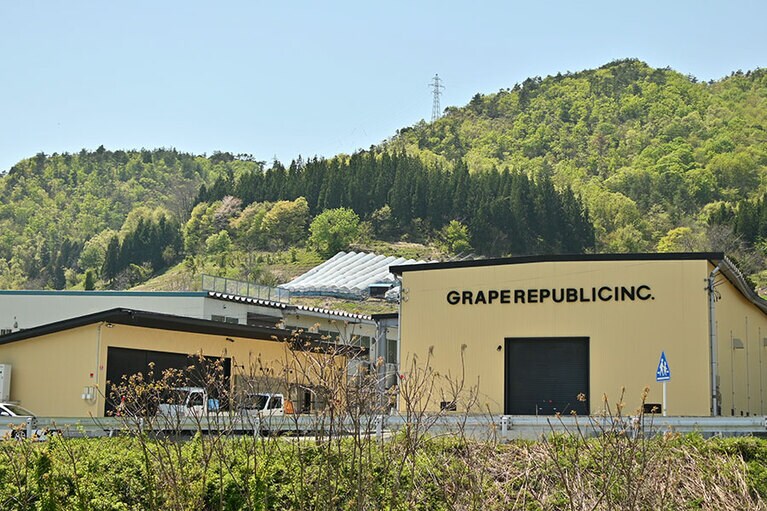 南陽市にある「グレープリパブリック」の醸造所。