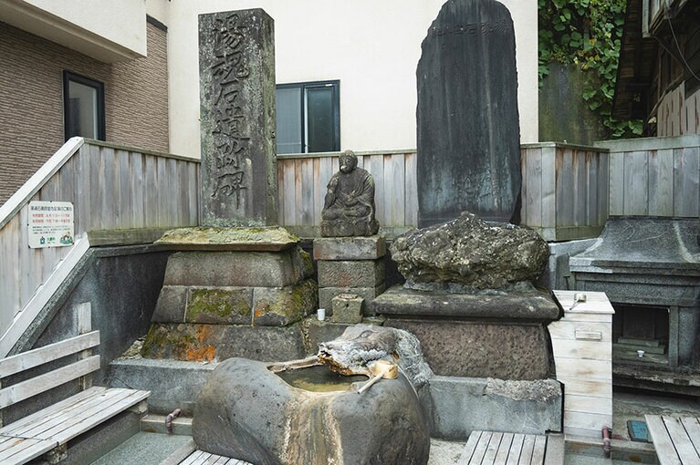 円智上人が発見したと伝えられている大鰐温泉。