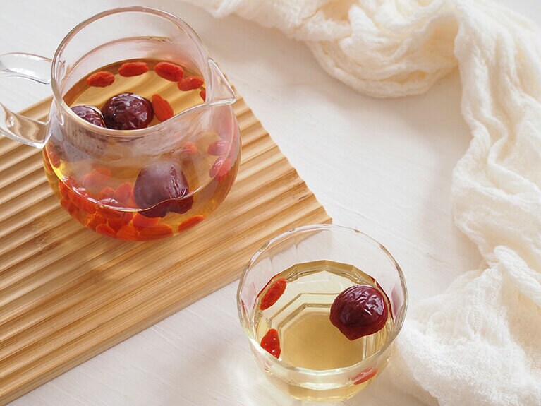 3分ほど弱火で加熱したら、グラスに注ぐ。