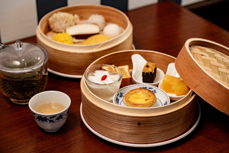 「中華風アフタヌーンティー」3,500円。15:00～17:00（最終入店）限定、2時間制。2人～。「ドラゴンポイントカード アプリ会員」になると期間限定で3,000円で提供（当日でも入会可能）。