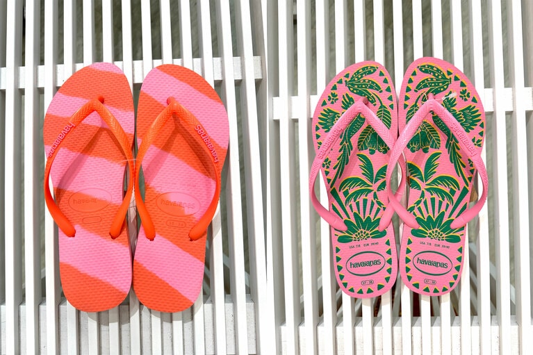 私が購入した2足。左は34ドルが40％オフのセールになっていてラッキー！　右は34ドル。