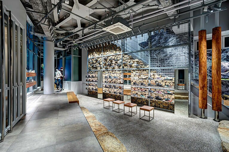 サロモンストア 東京渋谷