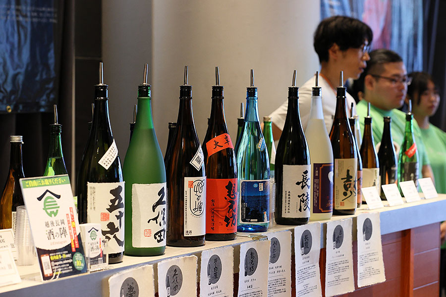 長岡市だけで、16もの酒蔵がある。「想天坊」や「越の鶴」などレアな日本酒も飲み放題！