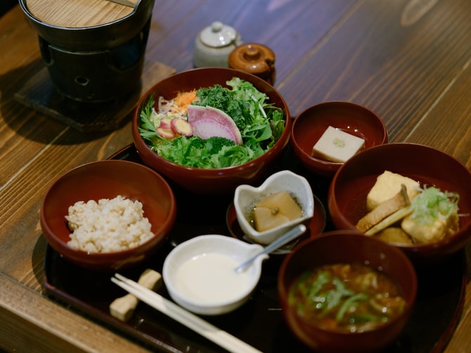 自家農園で採れた無農薬野菜を使った夕食。