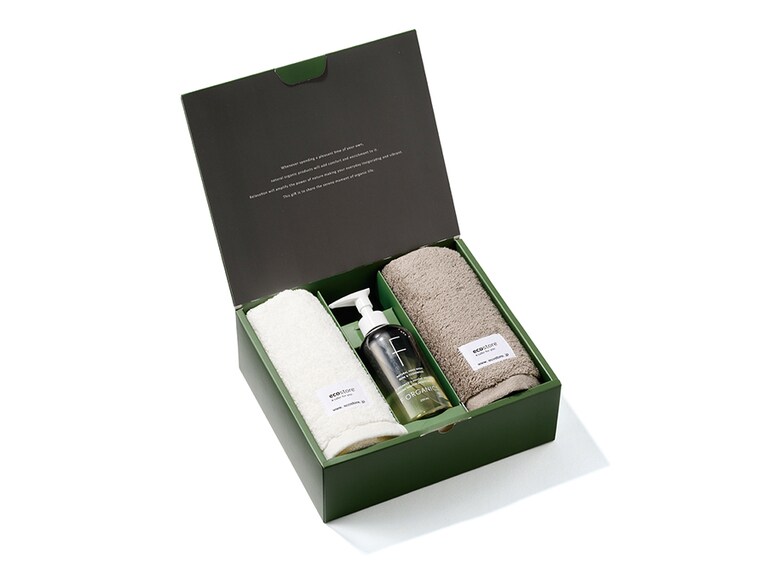 贈る相手を選ばない、人気のF ORGANICSハンドウォッシュも入ったギフトセット。コスメキッチンハンドウォッシュ&タオルGIFT 5,500円。
